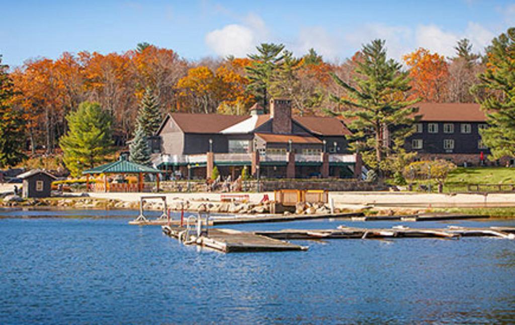 Split Rock Resort Lake Harmony Exterior photo